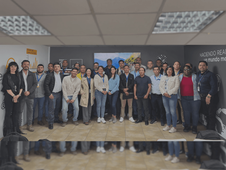 Dictuc destaca capacidades técnicas y fortalece la cooperación internacional al recibir a curso de la Academia de Obras Públicas de Chile