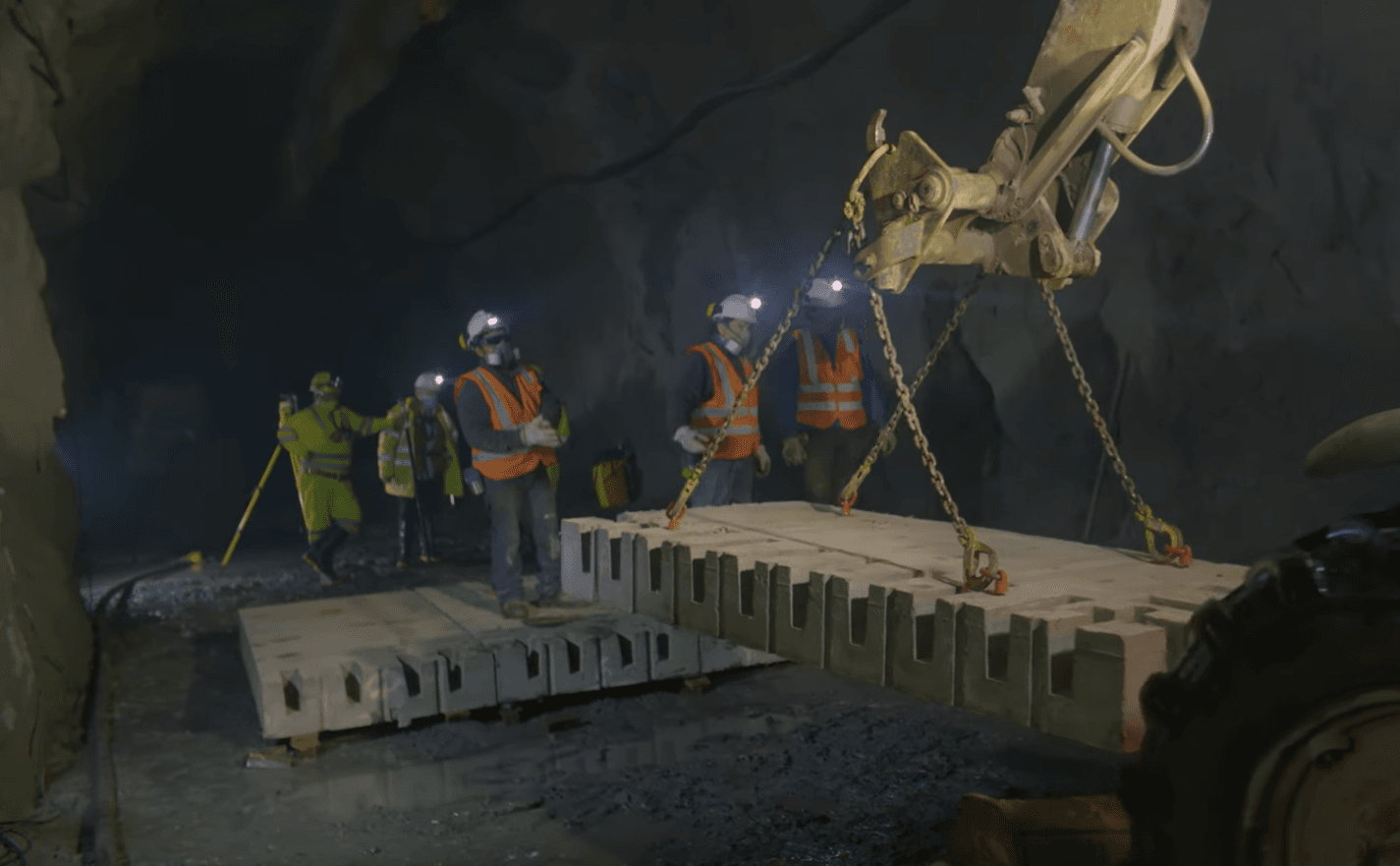 Construcción acelerada de pavimentos de alta durabilidad para minería subterránea
