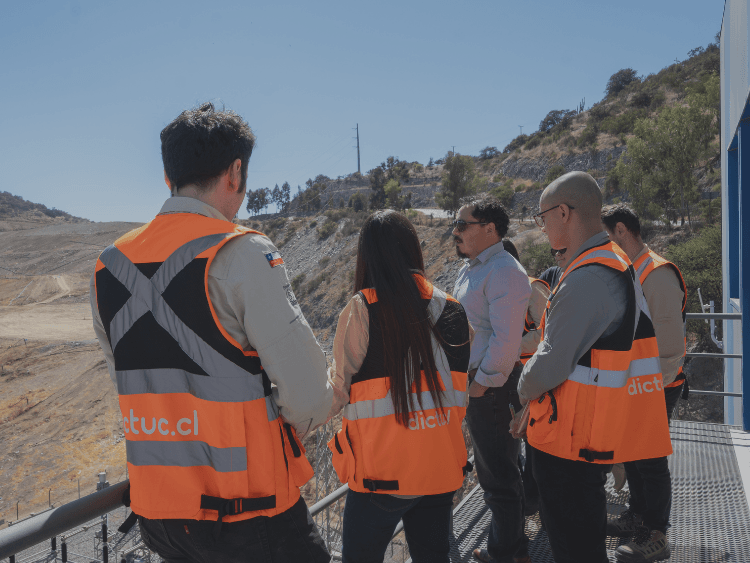 Dictuc realiza visita técnica al Relleno Sanitario Santa Marta en el marco de proyecto para futura norma de emisión de metano