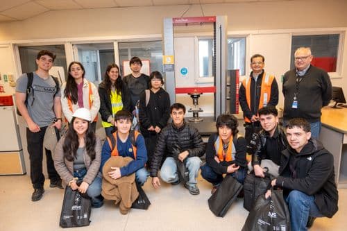 Estudiantes de Ingeniería UC visitan Dictuc y conocen laboratorios de hormigón y cemento