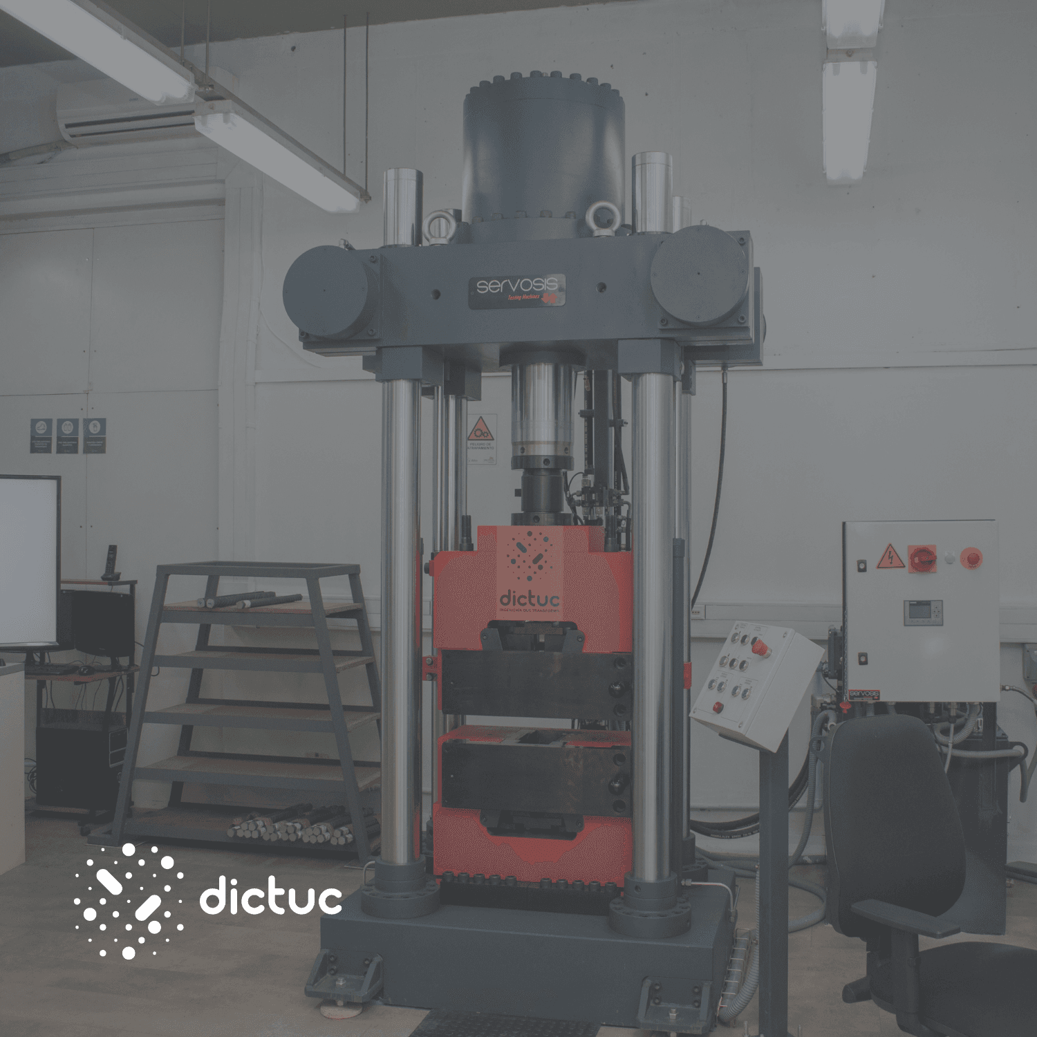 Dictuc presenta la nueva prensa de Servicios Mecánicos