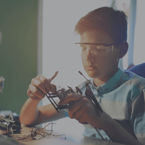 Academia suma STEM UC: cursos gratuitos para estudiantes secundarios