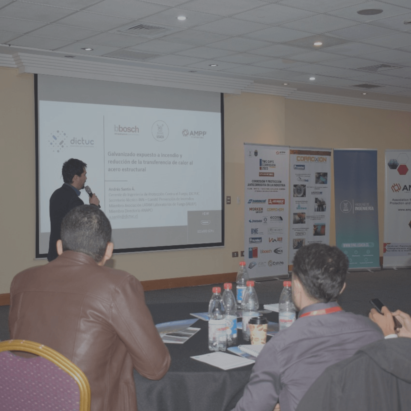 Gerente de Dictuc da charla en evento Two Days Corrosion