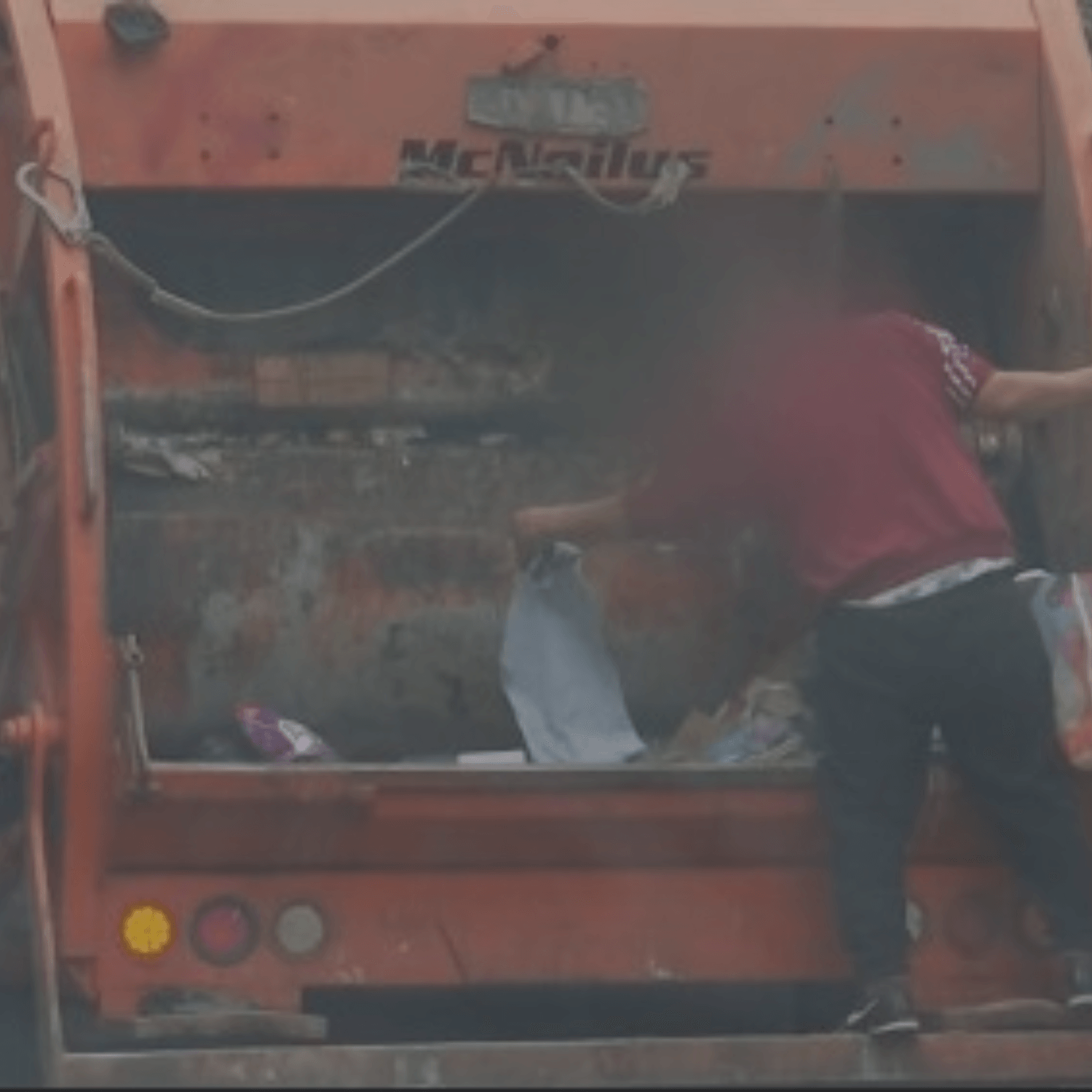 Dictuc en la prensa: Banda roba comida vencida para revenderla
