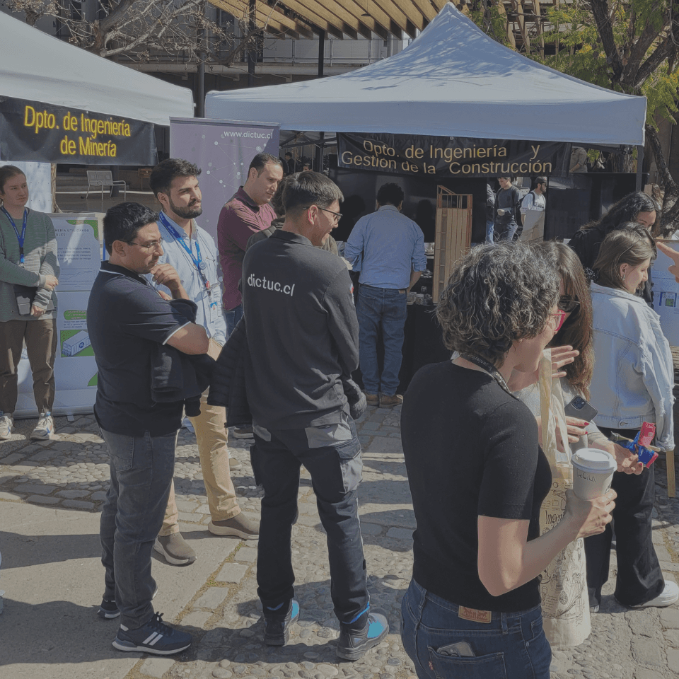 Ingeniero de Dictuc cuenta su experiencia en Feria de Postgrado de Ingeniería UC
