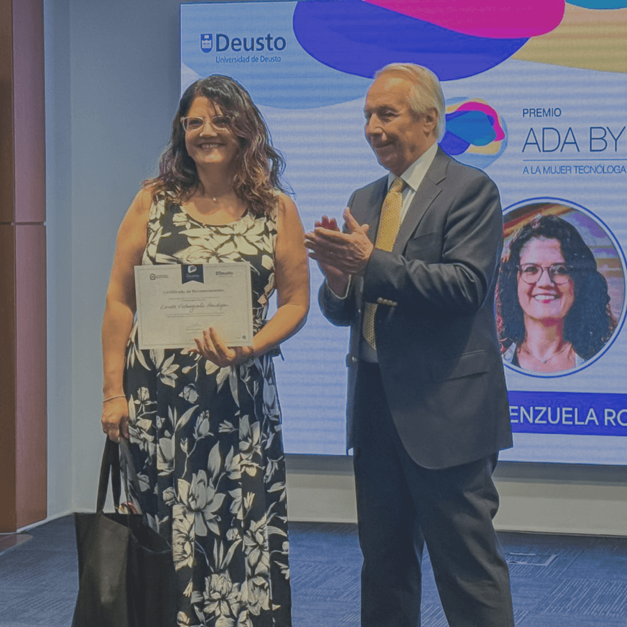 Decana de Ingeniería UC es reconocida con Premio Ada Byron Chile 2025