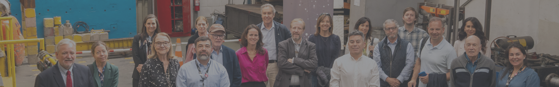 Delegación de Friends UC visita el Laboratorio de Ensayos Dinámicos de Dictuc