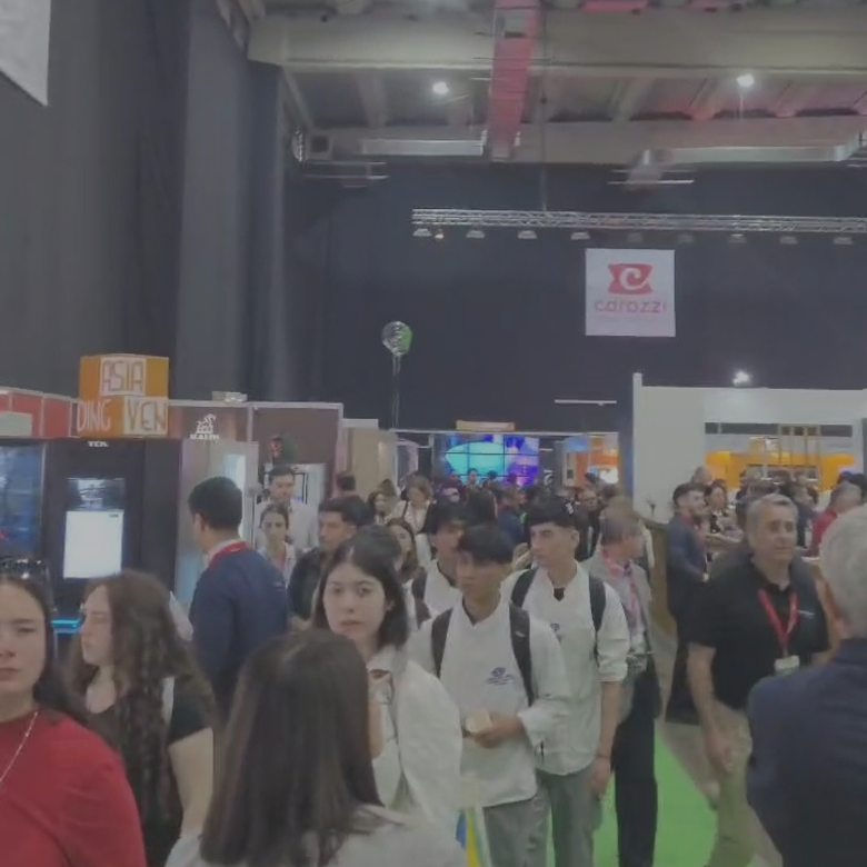 Representantes de Dictuc asisten a feria Food & Service